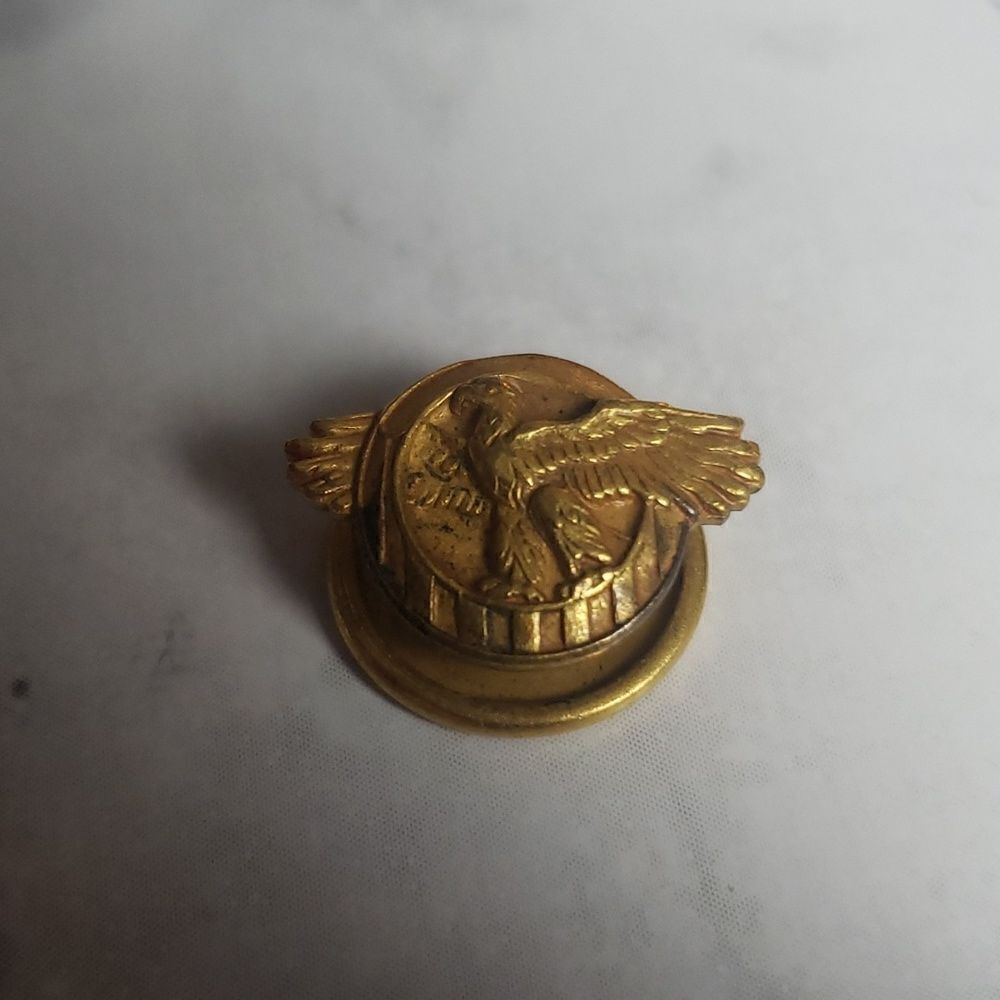WW II Honorable Discharge Gold Eagle Lapel Pin